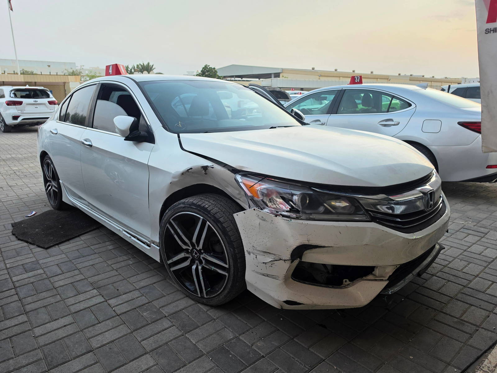2017 HONDA ACCORD — 217127 Miles — Lot 73292885 - Marhaba Auctions Used Cars - Image 4