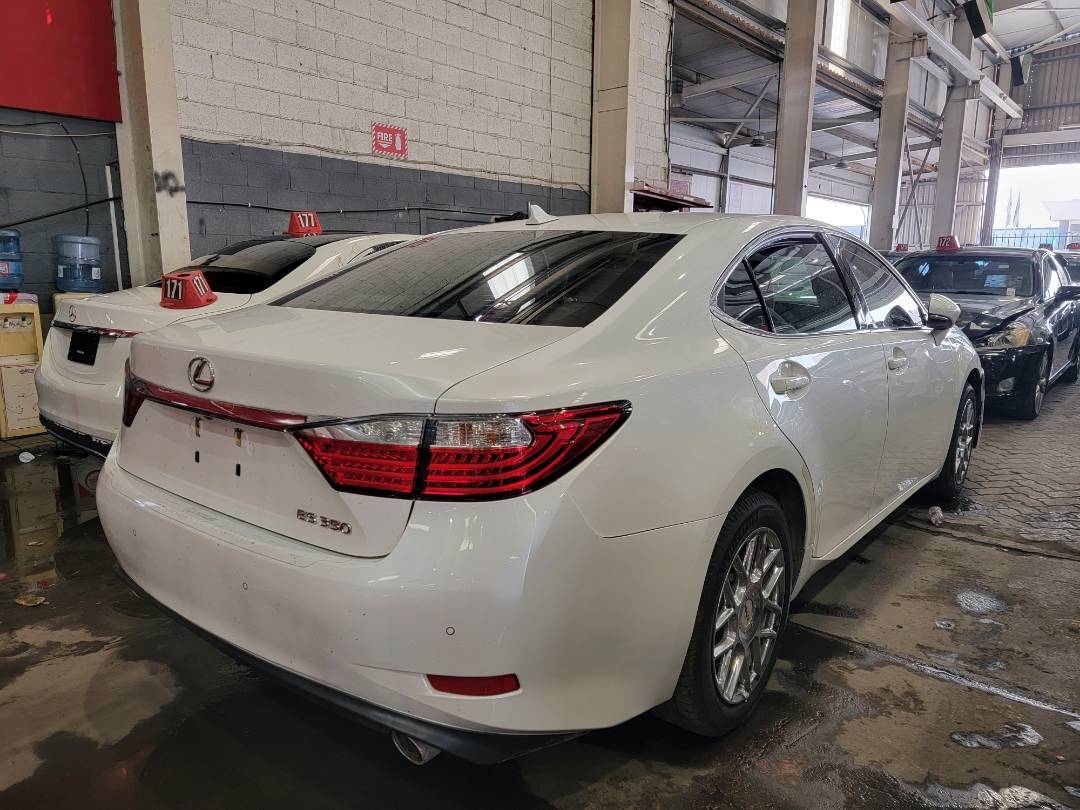 2014 LEXUS ES 350 — 159904 Miles — Lot 2094262 — Souq - Marhaba Auctions Used Cars - Image 3