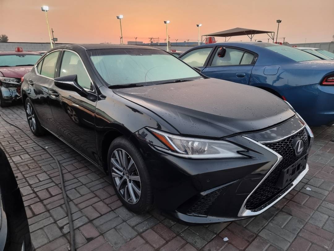 2019 LEXUS ES 300H — 76382 KM — Lot 124587 — Ind. 12 - Marhaba Auctions Used Cars - Image 3