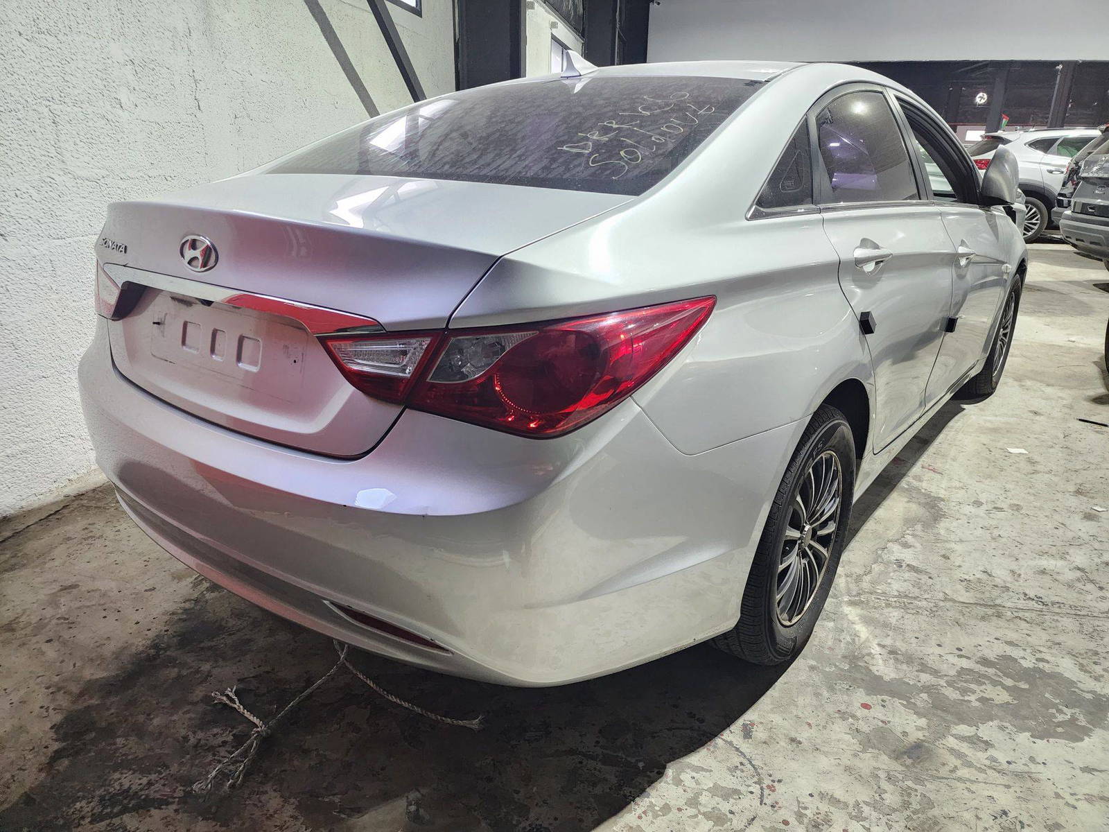 2012 HYUNDAI SONATA — 298092 KM — Lot 446950 — Al Quoz - Marhaba Auctions Used Cars - Image 5