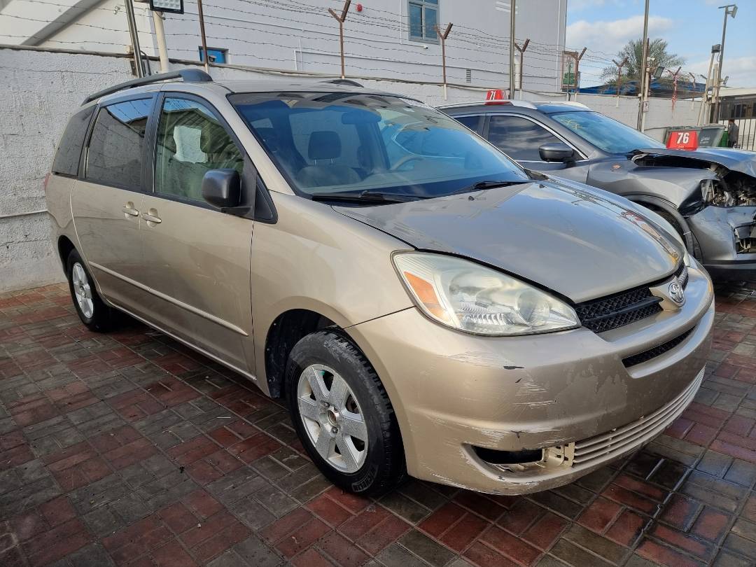 2004 TOYOTA SIENNA — 223777 Miles — Lot 214587 — Ind. 12 - Marhaba Auctions Used Cars - Image 3