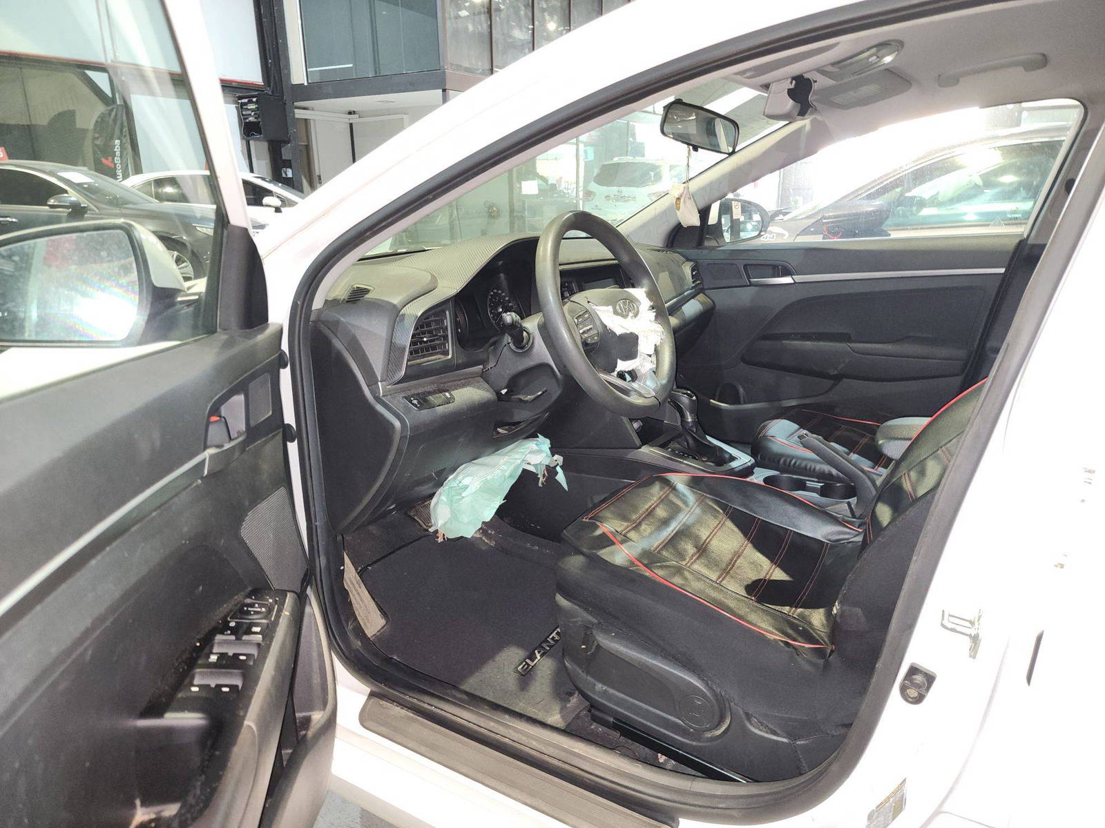 2020 HYUNDAI ELANTRA — 98723 KM — Lot LU074142 — Al Quoz - Marhaba Auctions Used Cars - Image 9