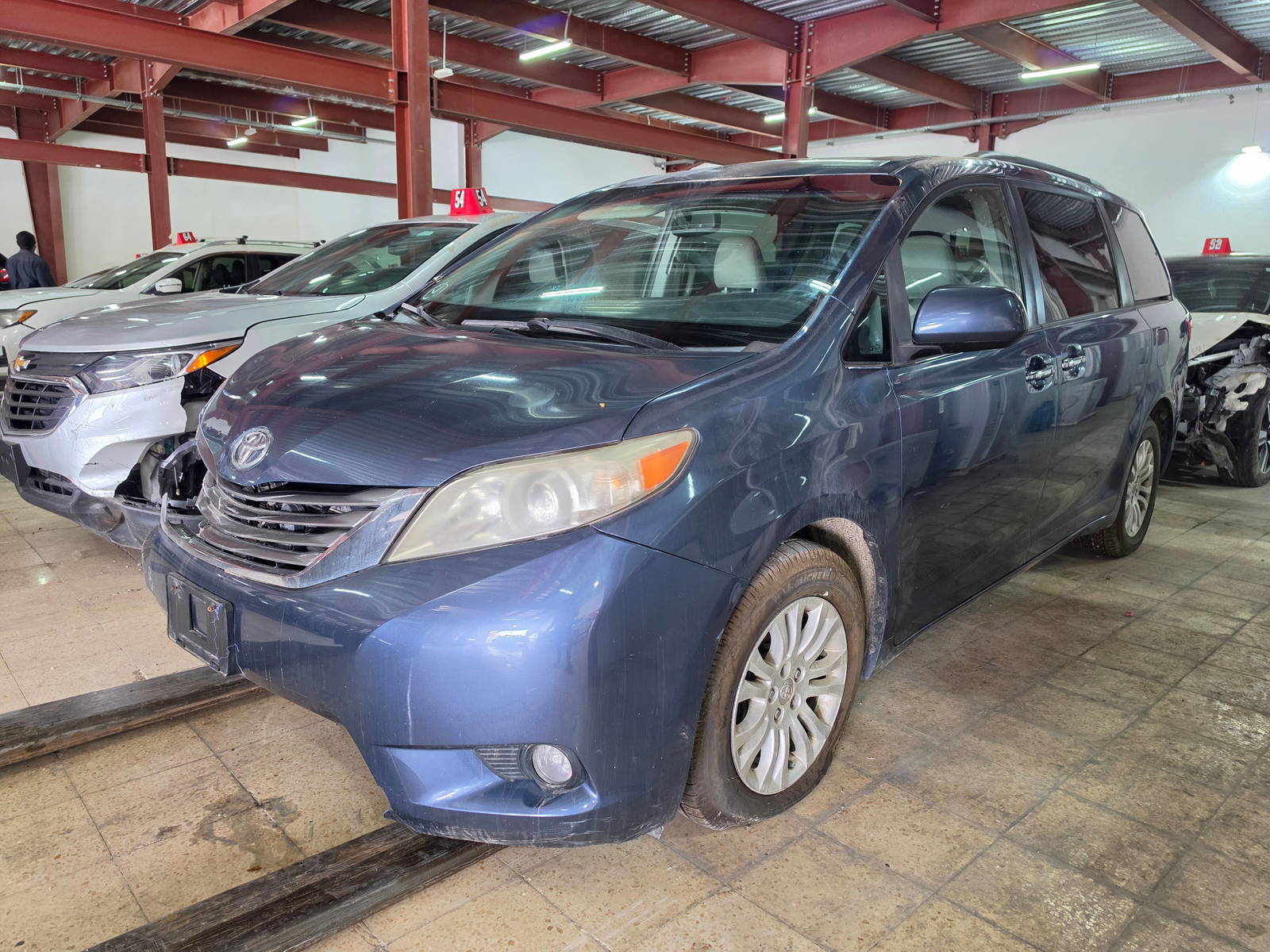 Toyota Sienna 2015 view 2