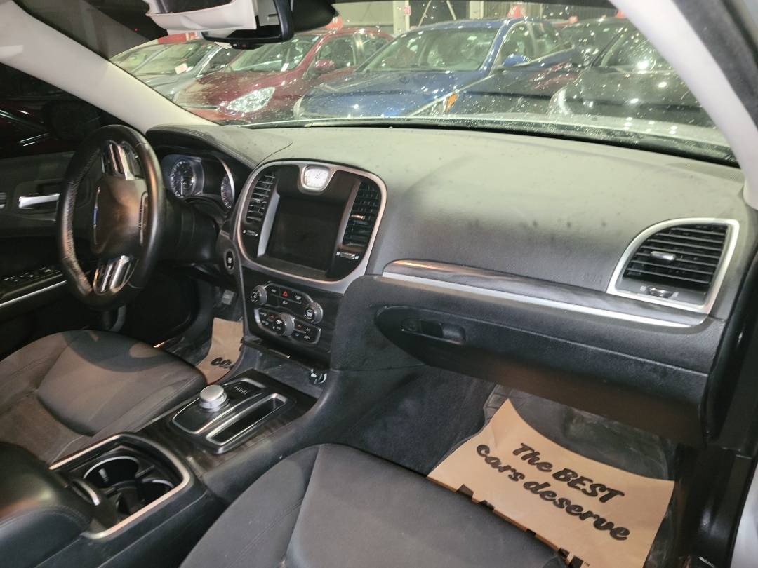 2019 CHRYSLER 300 — 38246 KM — Lot 738596 - Marhaba Auctions Used Cars - Image 6