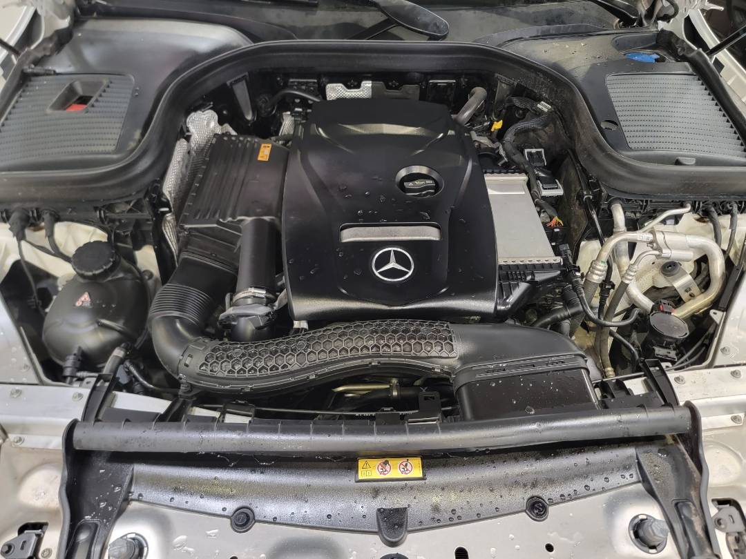 2019 MERCEDES BENZ GLC-300 — 50220 Miles — Lot 37604244 - Marhaba Auctions Used Cars - Image 10