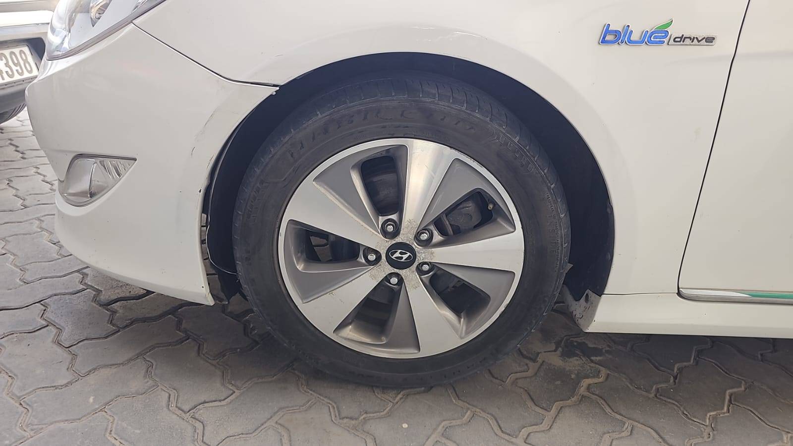2012 HYUNDAI SONATA — 210683 KM — Lot CA039989 — Souq - Marhaba Auctions Used Cars - Image 4