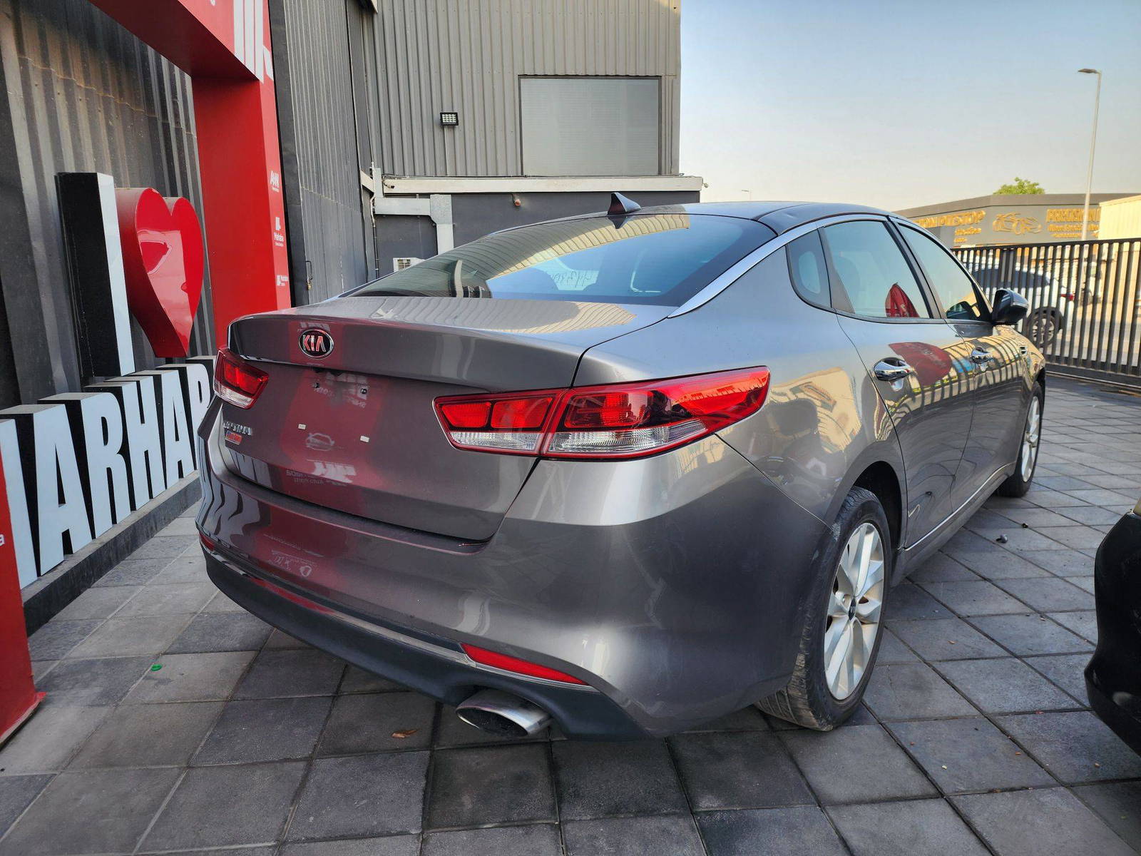 2017 KIA OPTIMA — 146219 Miles — Lot 6682104 — Souq - Marhaba Auctions Used Cars - Image 5