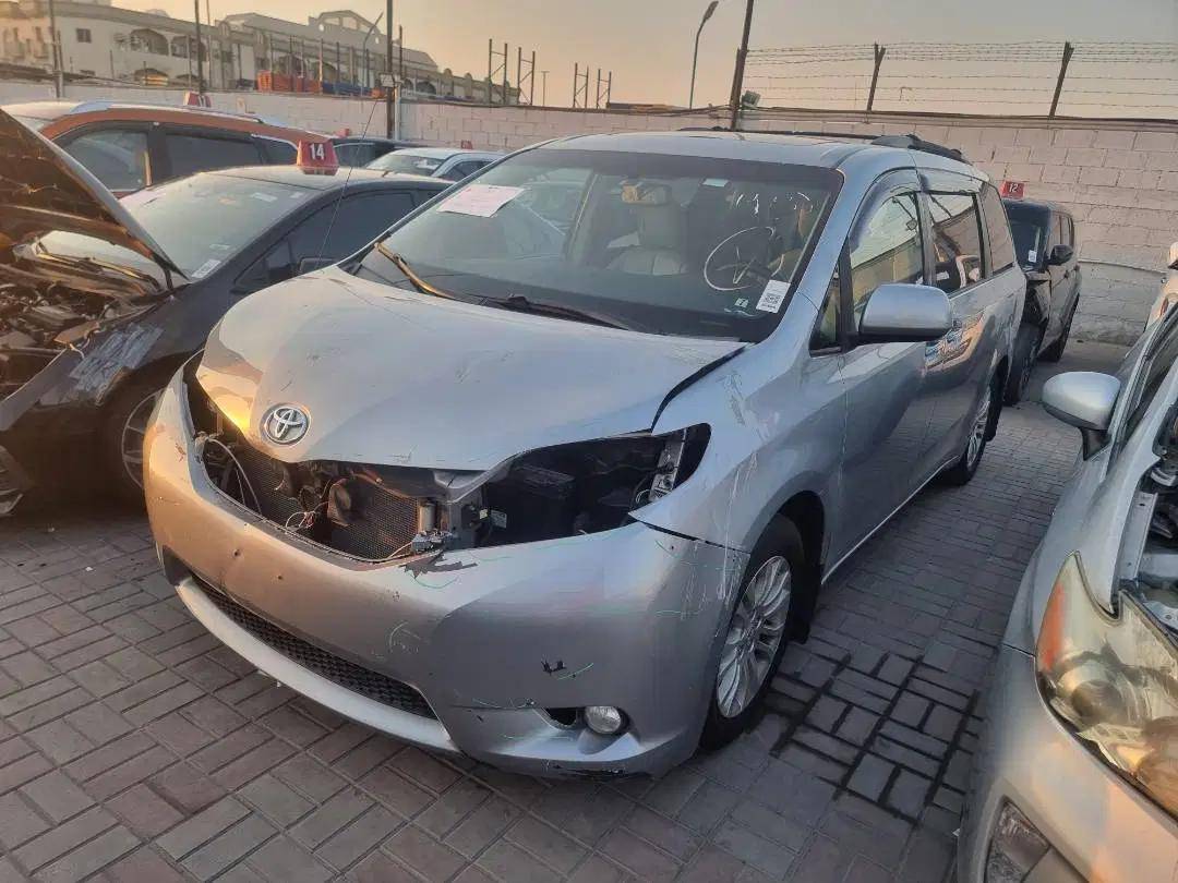 TOYOTA SIENNA