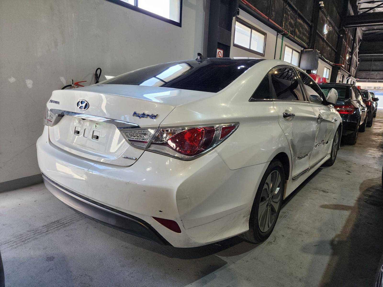 2014 HYUNDAI SONATA — 186799 Miles — Lot 107165 — Al Quoz - Marhaba Auctions Used Cars - Image 4
