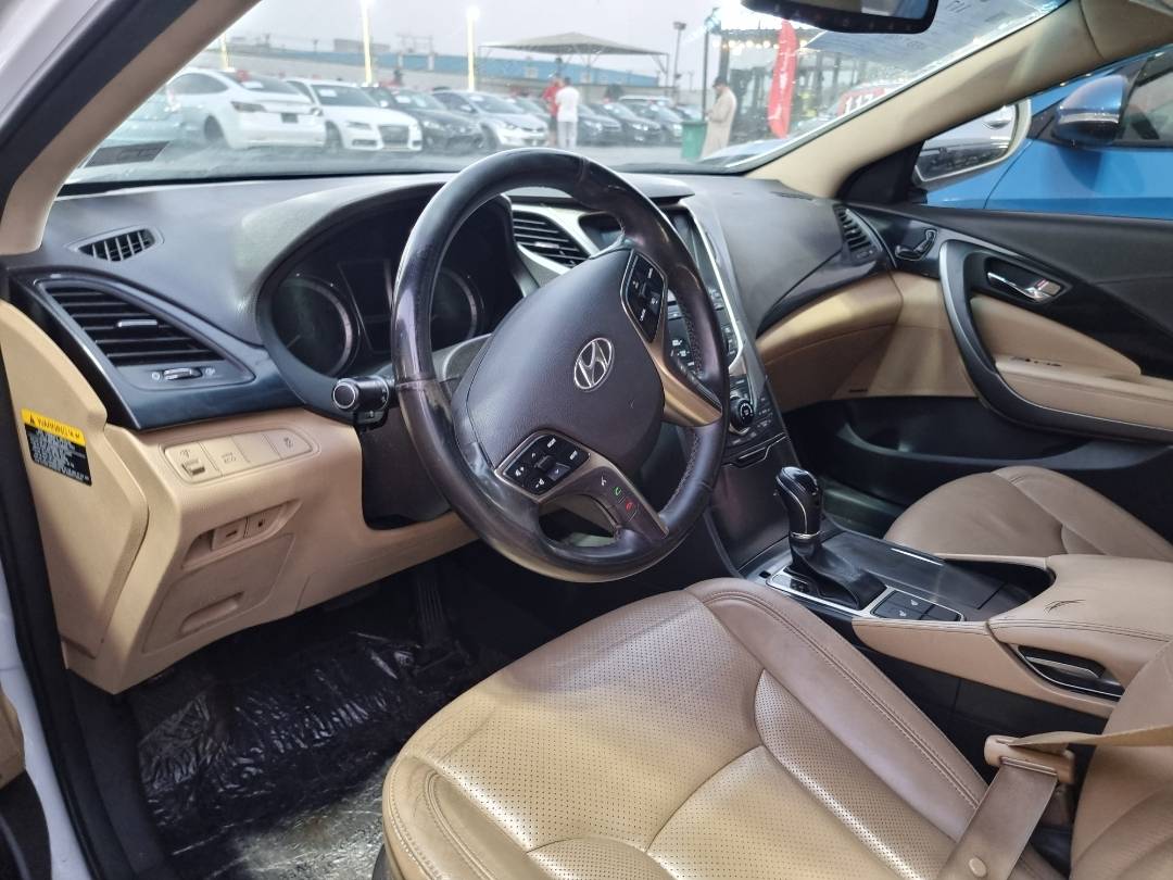 2012 HYUNDAI AZERA — 165478 Miles — Lot 136785 — Souq - Marhaba Auctions Used Cars - Image 7