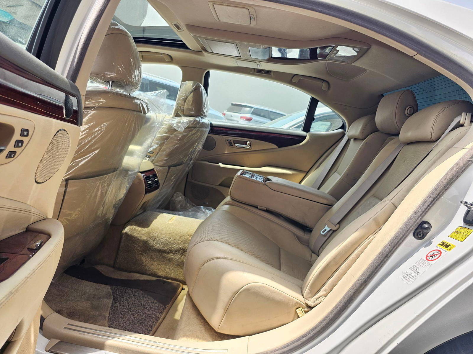 2008 LEXUS LS 460 — 243241 KM — Lot 585030680 — Main - Marhaba Auctions Used Cars - Image 7
