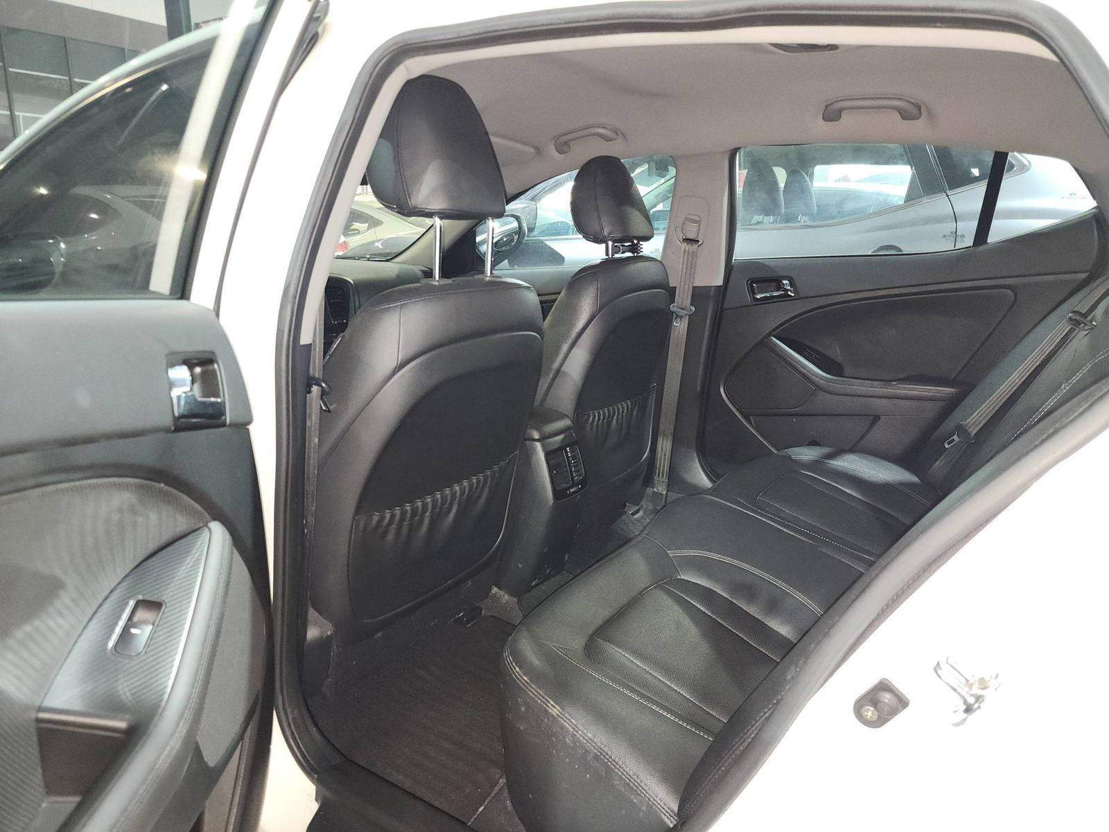 2012 KIA K5 — 142107 KM — Lot 2963 — Al Quoz - Marhaba Auctions Used Cars - Image 7