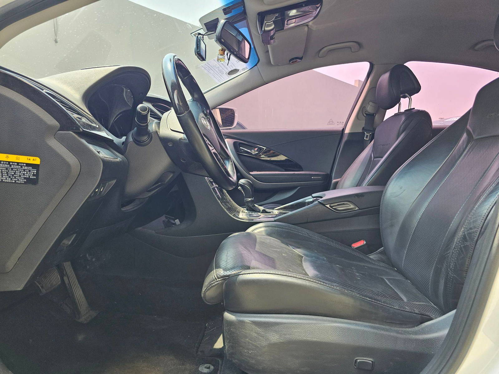 2011 HYUNDAI GRANDEUR — 164680 KM — Lot 068459 — Souq - Marhaba Auctions Used Cars - Image 8