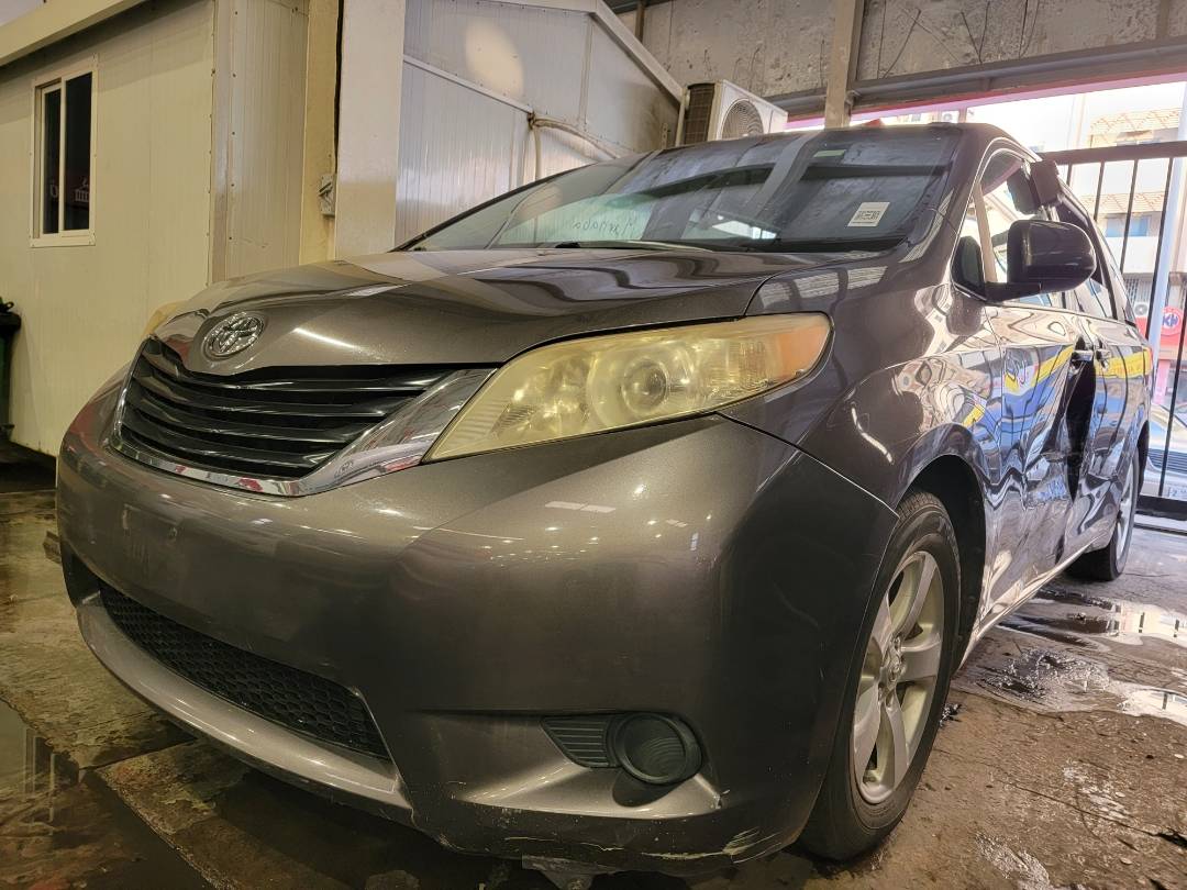 2011 TOYOTA SIENNA — 192443 Miles — Lot 50797084 — Souq - Marhaba Auctions Used Cars - Image 5