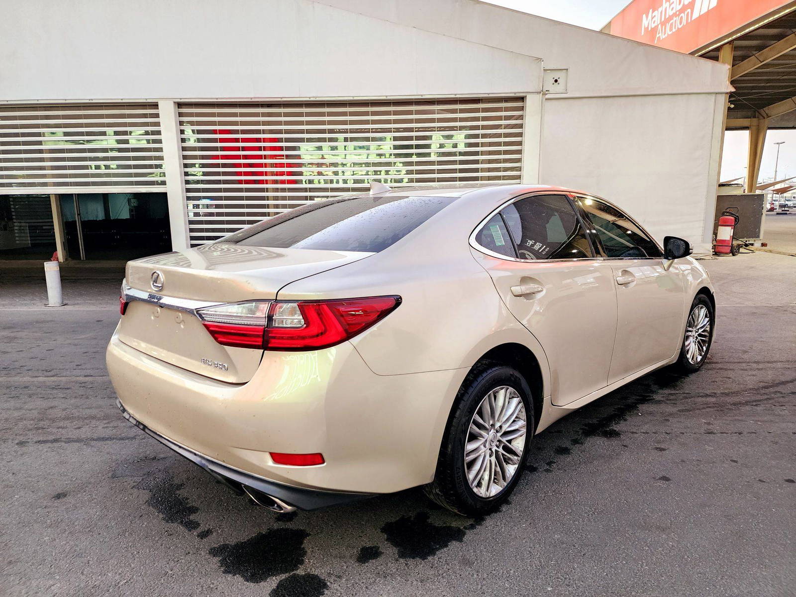 2016 LEXUS ES 350 — 114208 Miles — Lot U019061 — Souq - Marhaba Auctions Used Cars - Image 5