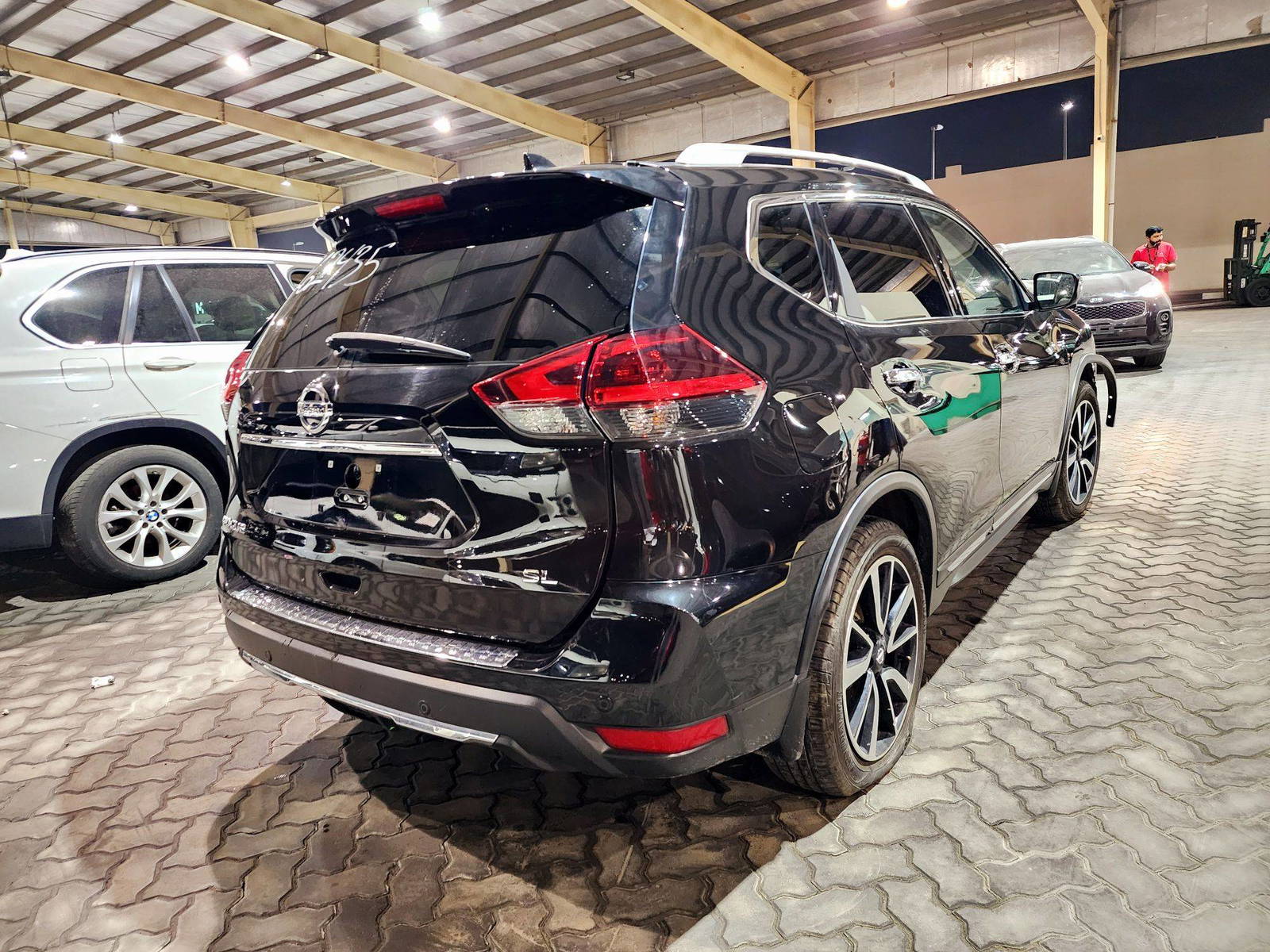 2020 NISSAN ROGUE — 100300 Miles — Lot 81641034 — Souq - Marhaba Auctions Used Cars - Image 3