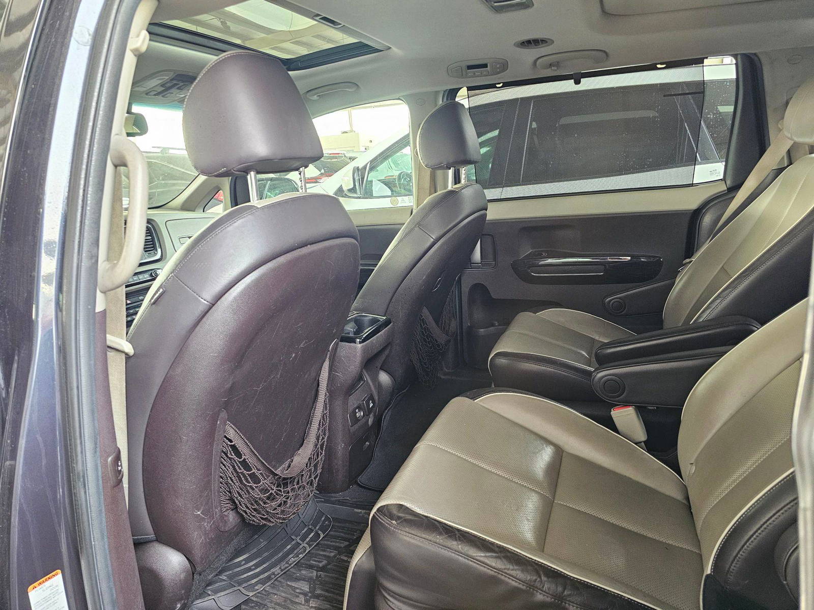 2015 KIA SEDONA — 166327 Miles — Lot 42931110 — Souq - Marhaba Auctions Used Cars - Image 7