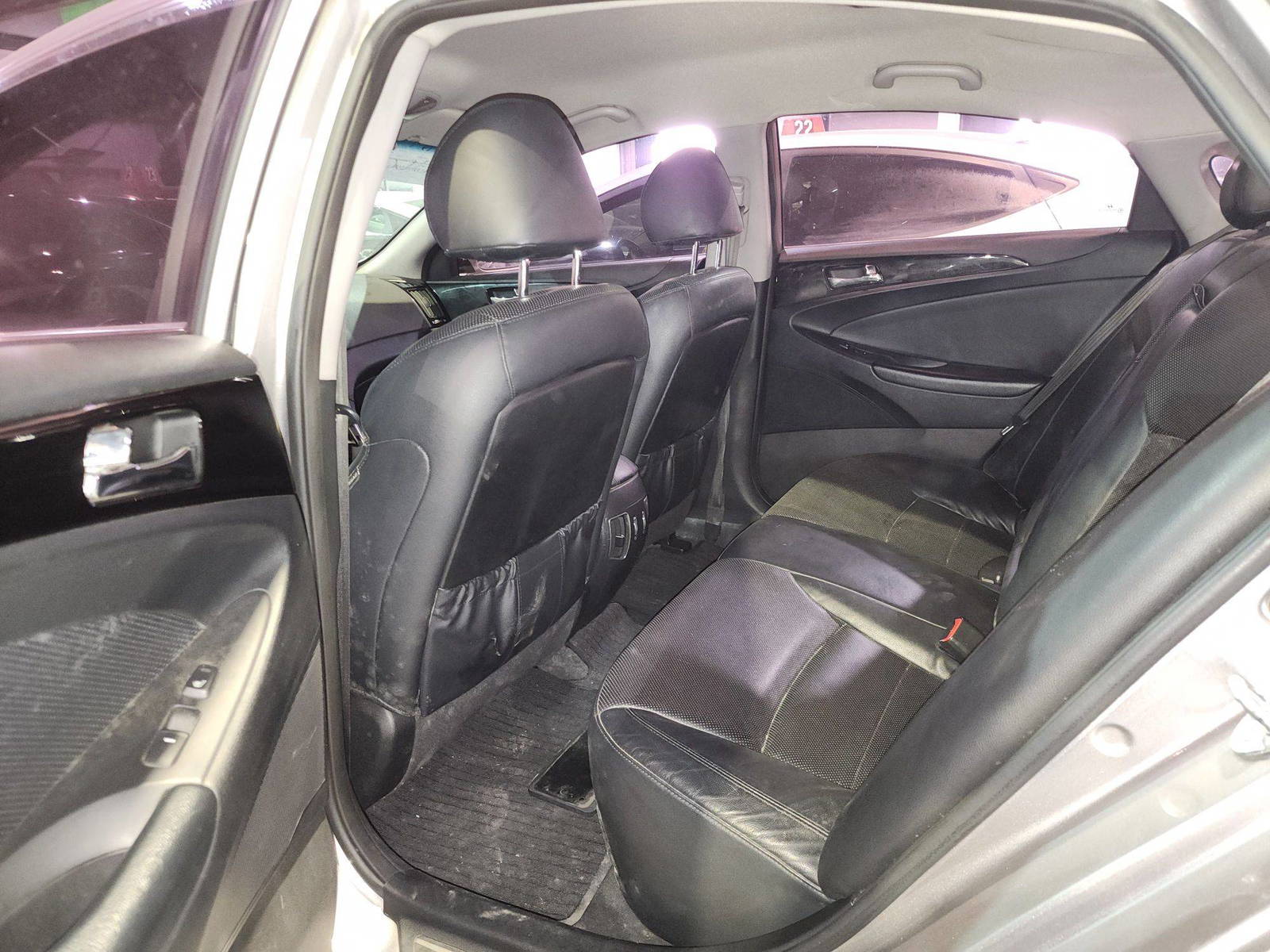 2011 HYUNDAI SONATA — 98696 KM — Lot 289835 — Al Quoz - Marhaba Auctions Used Cars - Image 7
