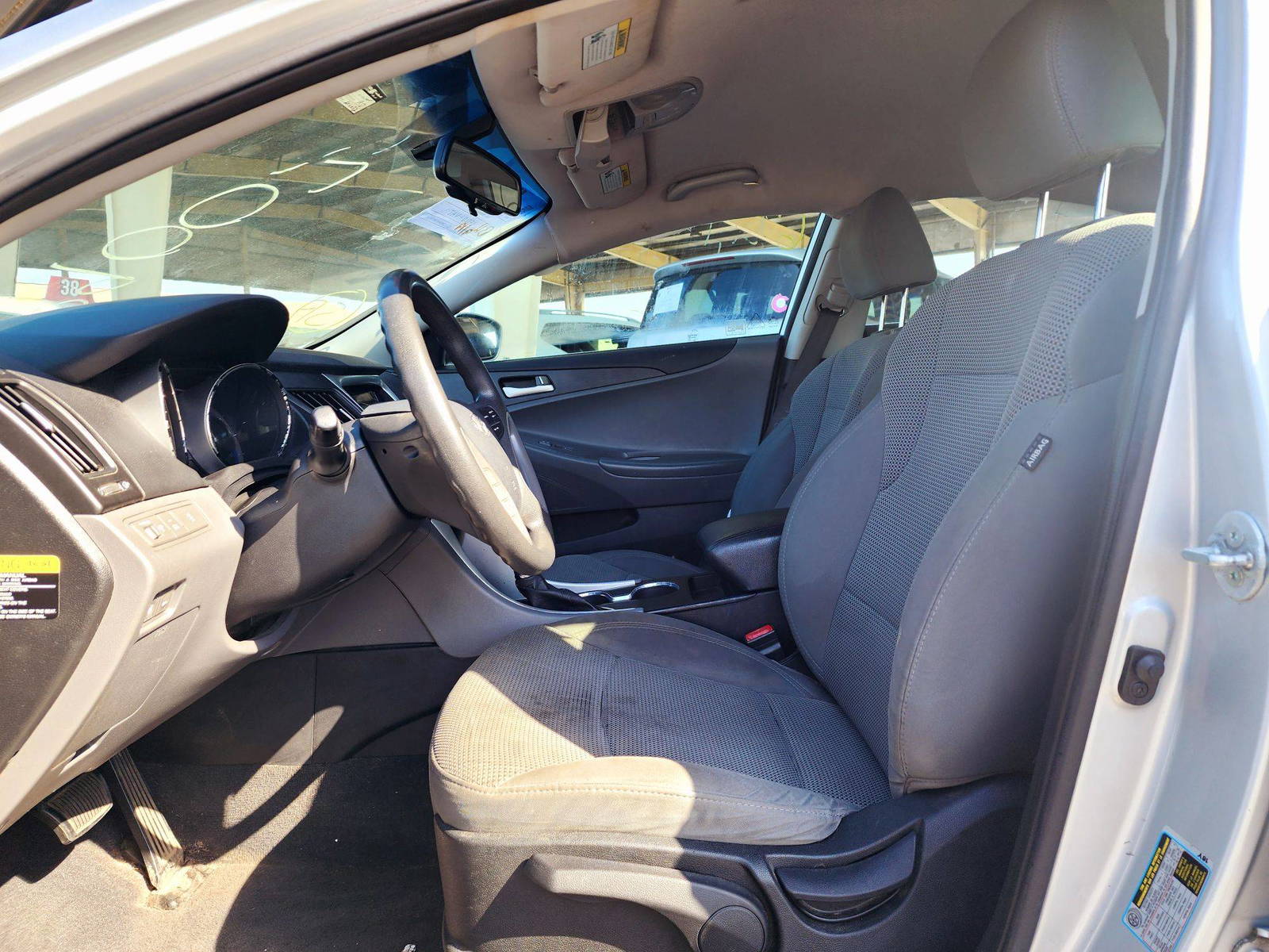 2014 HYUNDAI SONATA — 204072 Miles — Lot 69210424 — Souq - Marhaba Auctions Used Cars - Image 8