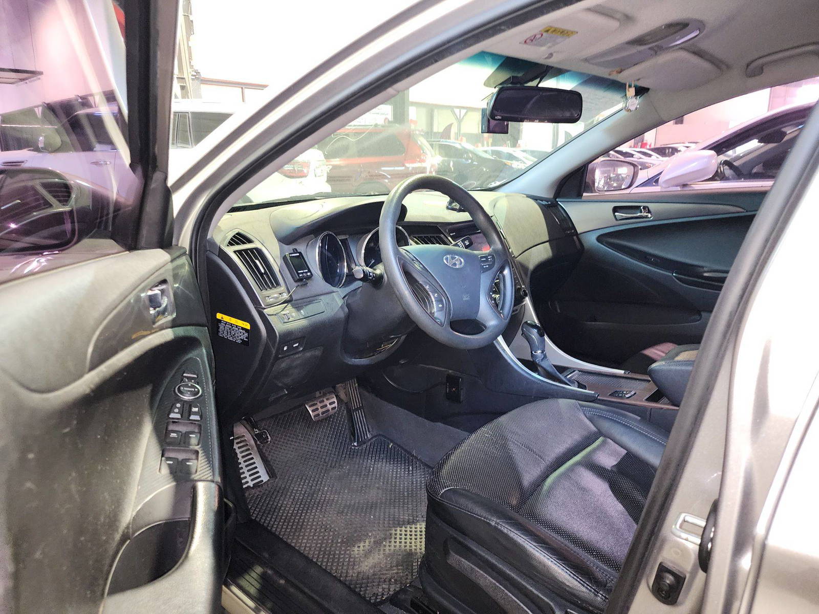2012 HYUNDAI SONATA — 61729 KM — Lot 037188 — Main - Marhaba Auctions Used Cars - Image 10