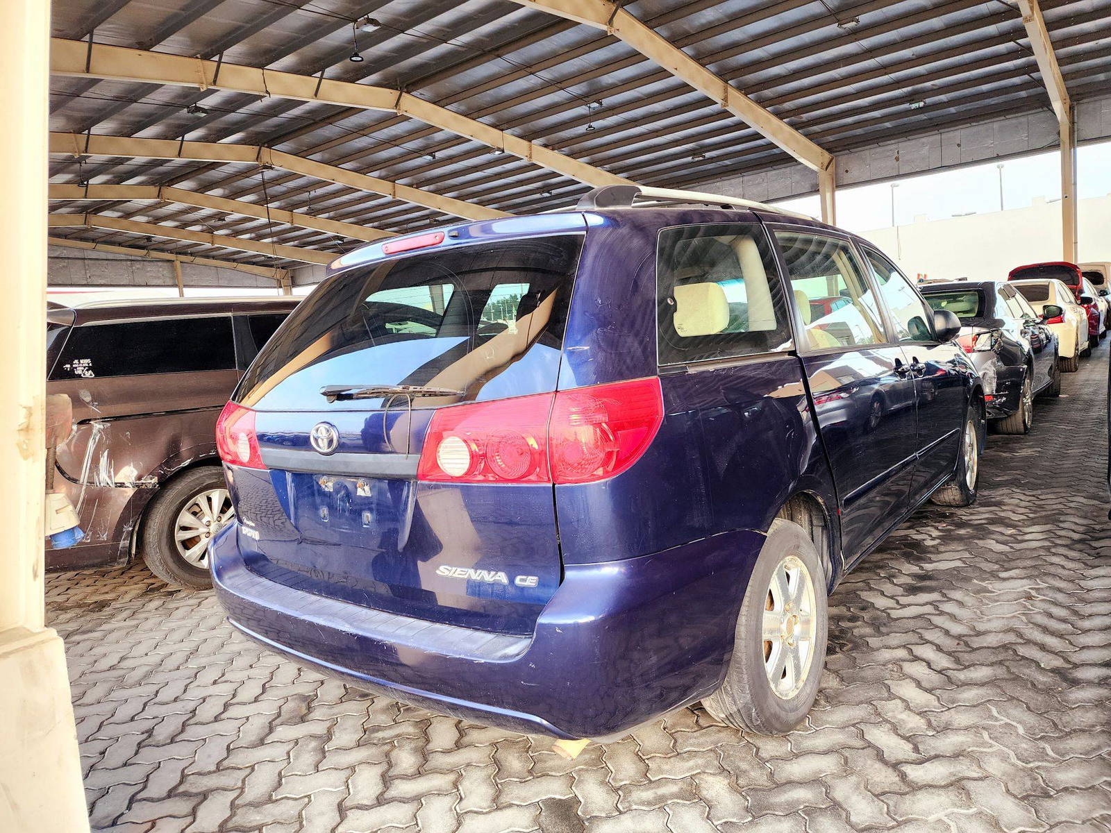 2006 TOYOTA SIENNA — 204212 Miles — Lot 40254616 — Souq - Marhaba Auctions Used Cars - Image 3