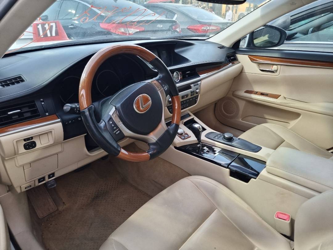 2013 LEXUS ES 300 — 195538 Miles — Lot 215487 — Ind. 12 - Marhaba Auctions Used Cars - Image 7