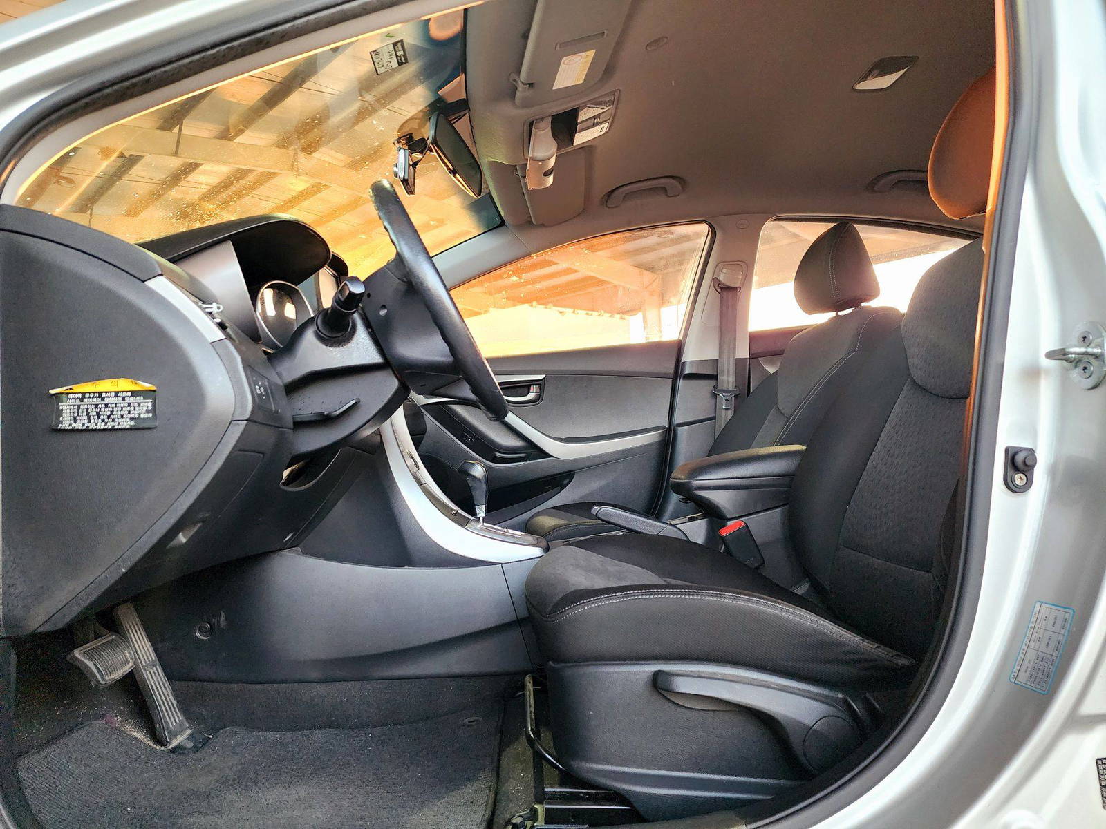 2011 HYUNDAI AVANTE — 107617 KM — Lot 038301 — Souq - Marhaba Auctions Used Cars - Image 8