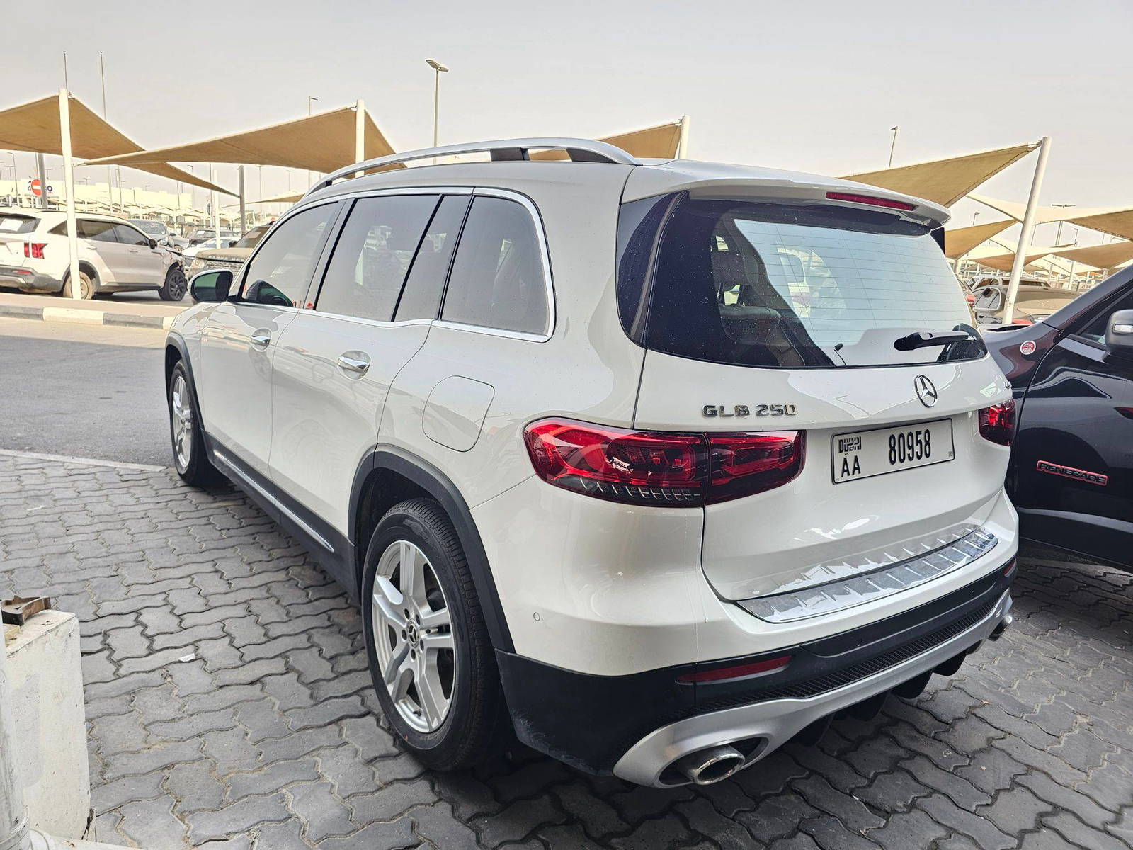 2020 MERCEDES BENZ GLB 250 — 76411 KM — Lot 4HB7LW014345 — Souq - Marhaba Auctions Used Cars - Image 3