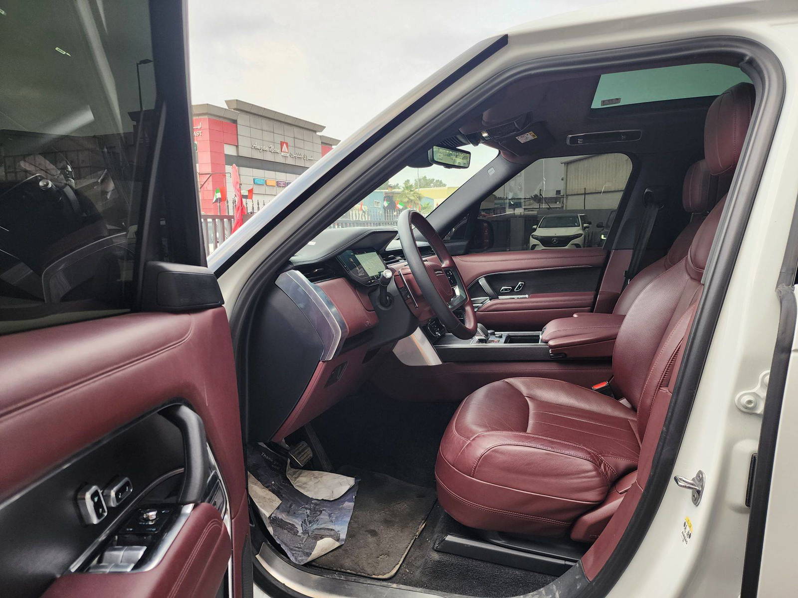 2022 LAND ROVER RANGE ROVER VOGUE — 61032 KM — Lot 77NA007039 — Al Quoz - Marhaba Auctions Used Cars - Image 8