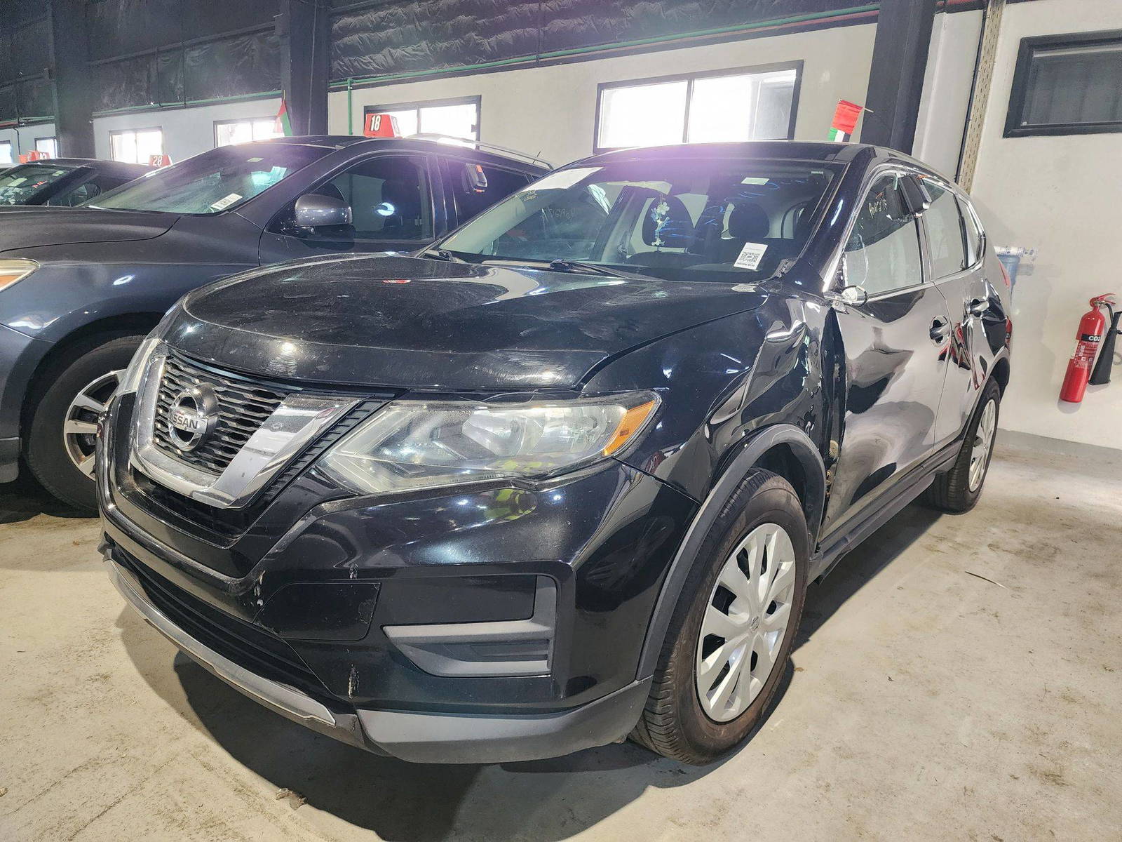 2017 NISSAN ROGUE — 136444 KM — Lot 17967 — Al Quoz - Marhaba Auctions Used Cars - Image 4