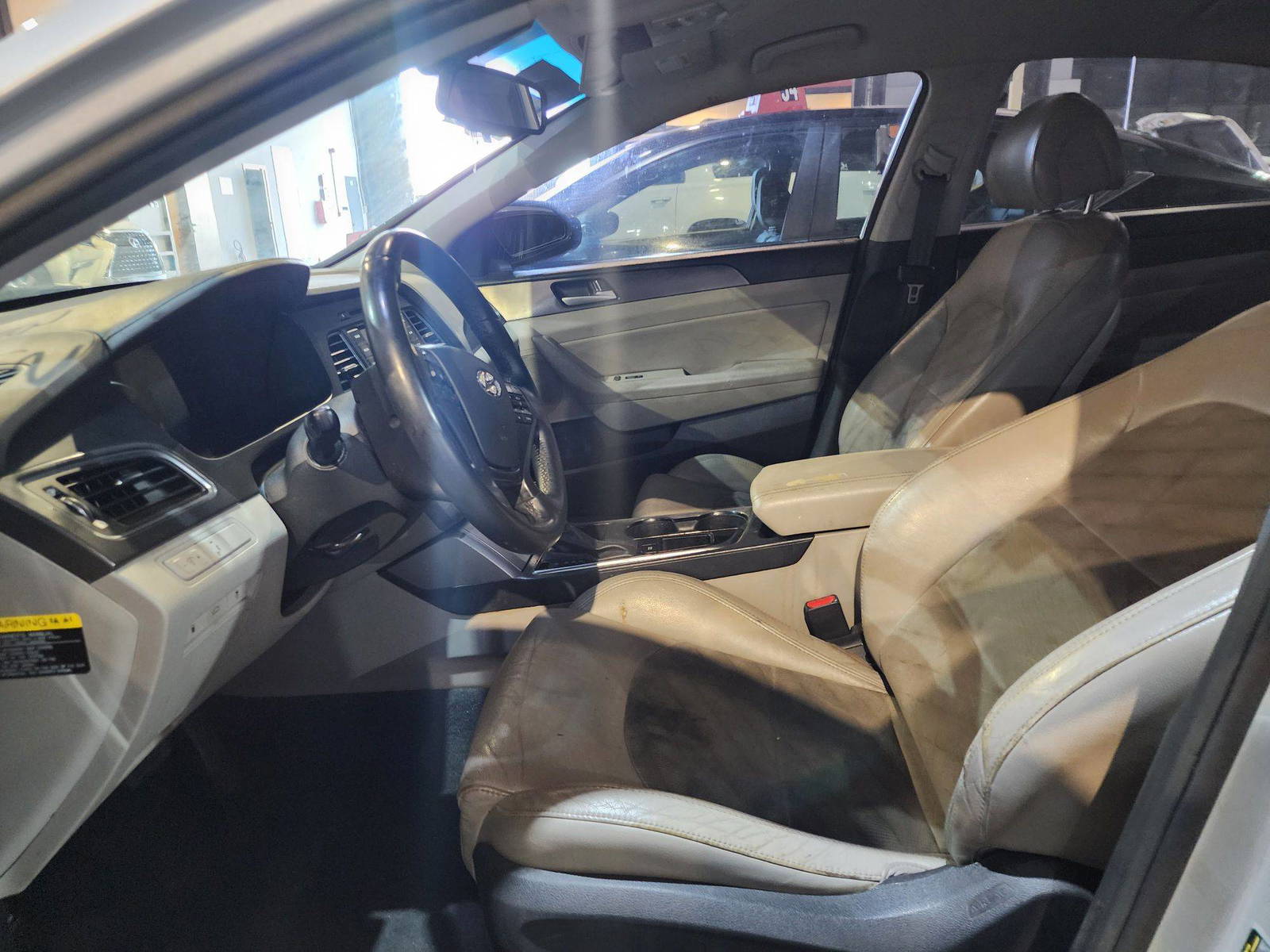 2015 HYUNDAI SONATA — 232039 Miles — Lot 907028 — Al Quoz - Marhaba Auctions Used Cars - Image 9