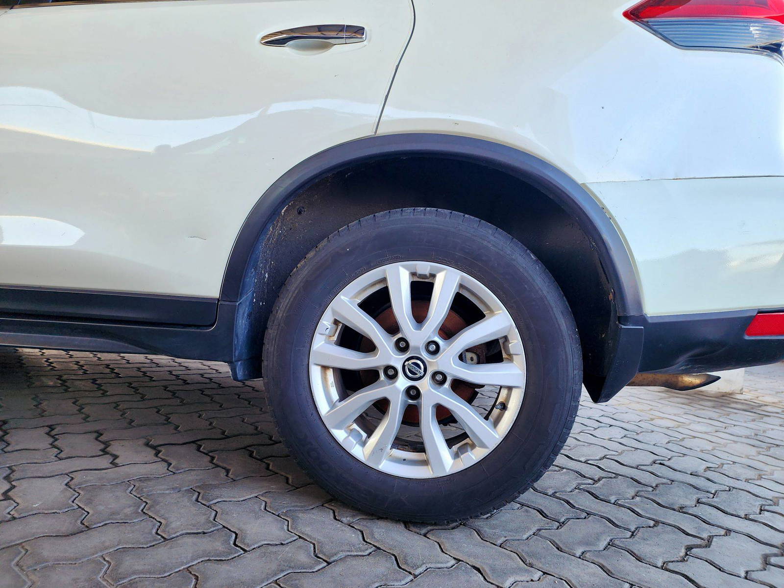 2018 NISSAN ROGUE — 106317 Miles — Lot 60810164 — Main - Marhaba Auctions Used Cars - Image 11