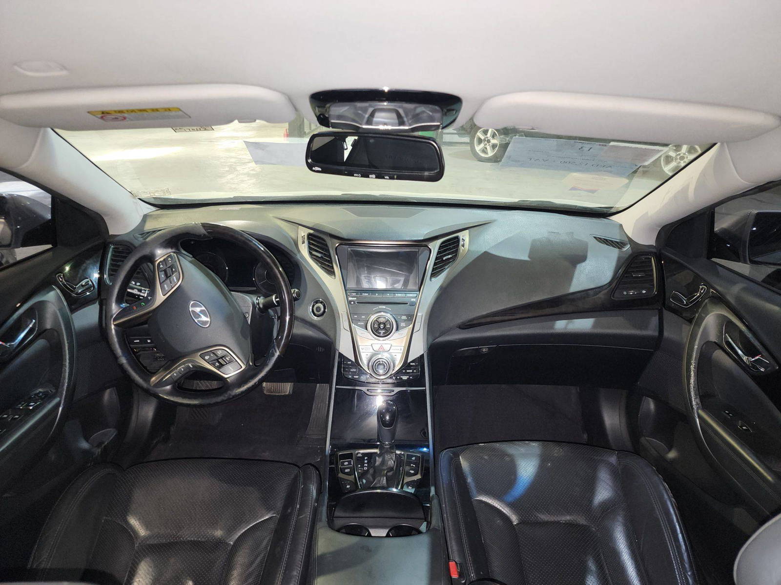 2011 HYUNDAI GRANDEUR — 170112 KM — Lot 57675 — Ind. 12 - Marhaba Auctions Used Cars - Image 9