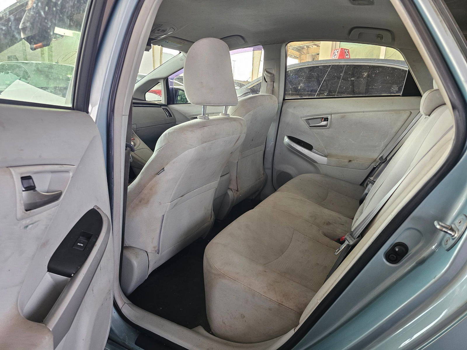 2013 TOYOTA PRIUS — 277646 Miles — Lot U9D5608469 — Souq - Marhaba Auctions Used Cars - Image 6