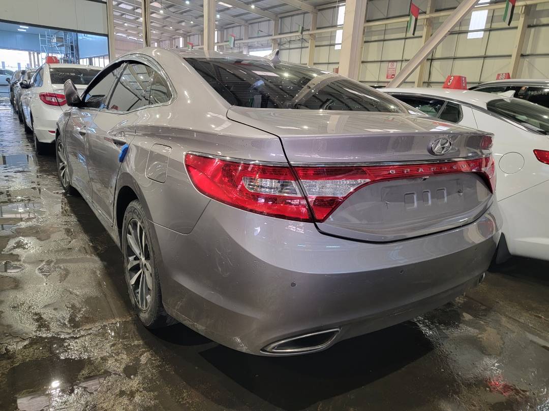 2011 HYUNDAI GRANDEUR — 258425 KM — Lot 070024 — Main - Marhaba Auctions Used Cars - Image 3