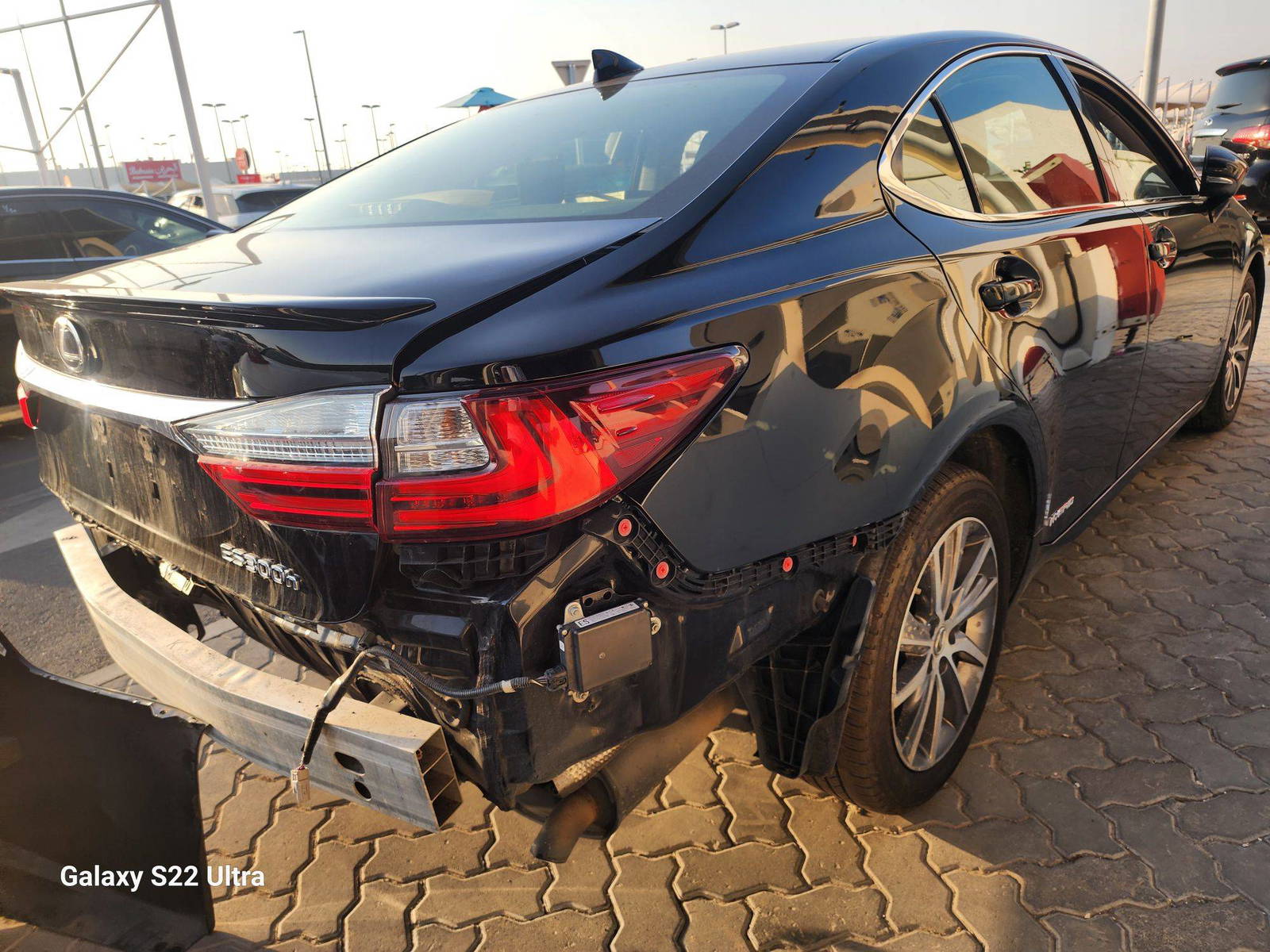 2018 LEXUS ES 300H — 161728 Miles — Lot 38117664 - Marhaba Auctions Used Cars - Image 10