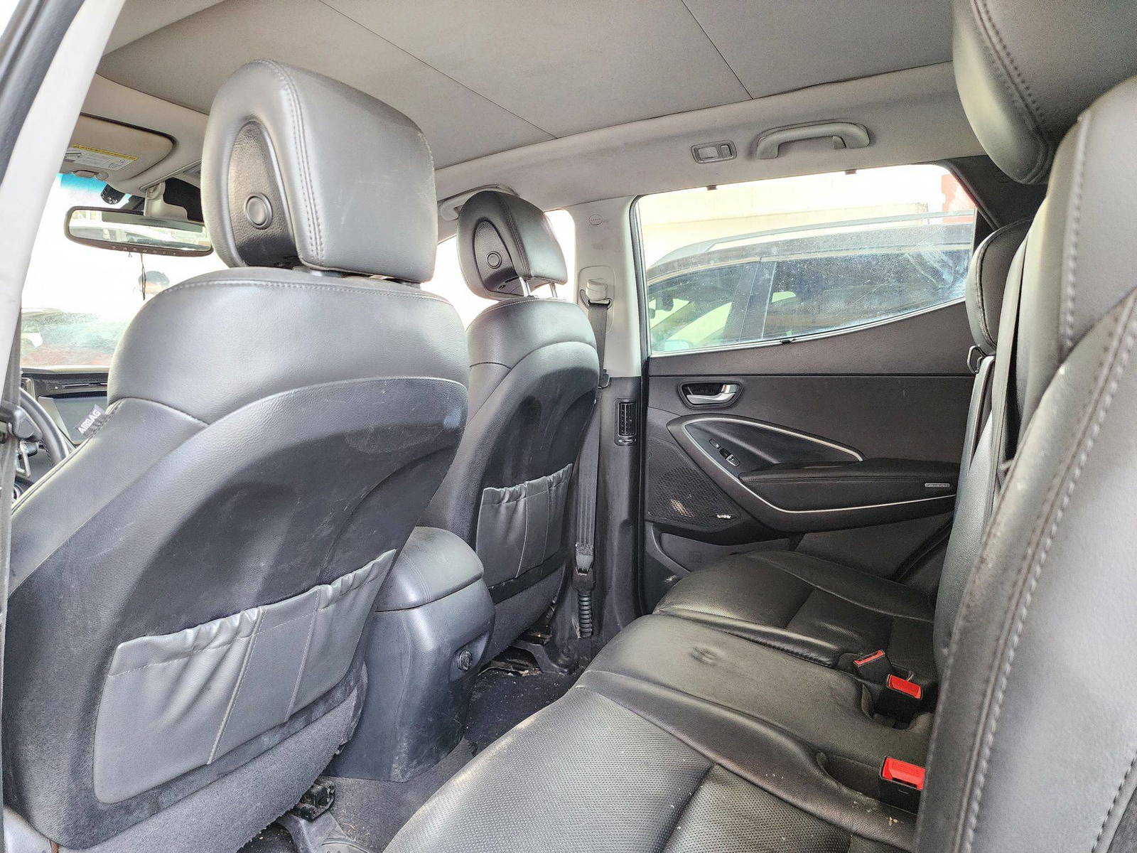 2018 HYUNDAI SANTA FE SPORT — 243454 KM — Lot 76463573 — Souq - Marhaba Auctions Used Cars - Image 6