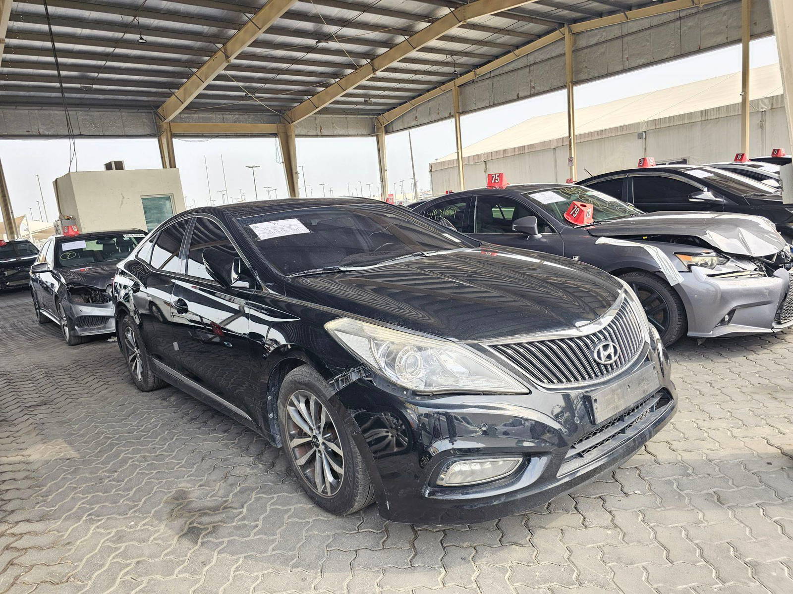 2011 HYUNDAI GRANDEUR — 204790 KM — Lot 2876 — Main - Marhaba Auctions Used Cars - Image 4