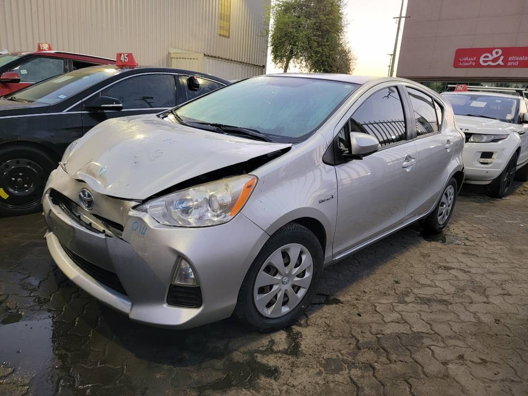 2013 TOYOTA PRIUS C — 321669 KM — Lot 12382421 — Main - Marhaba Auctions Used Cars - Image 6