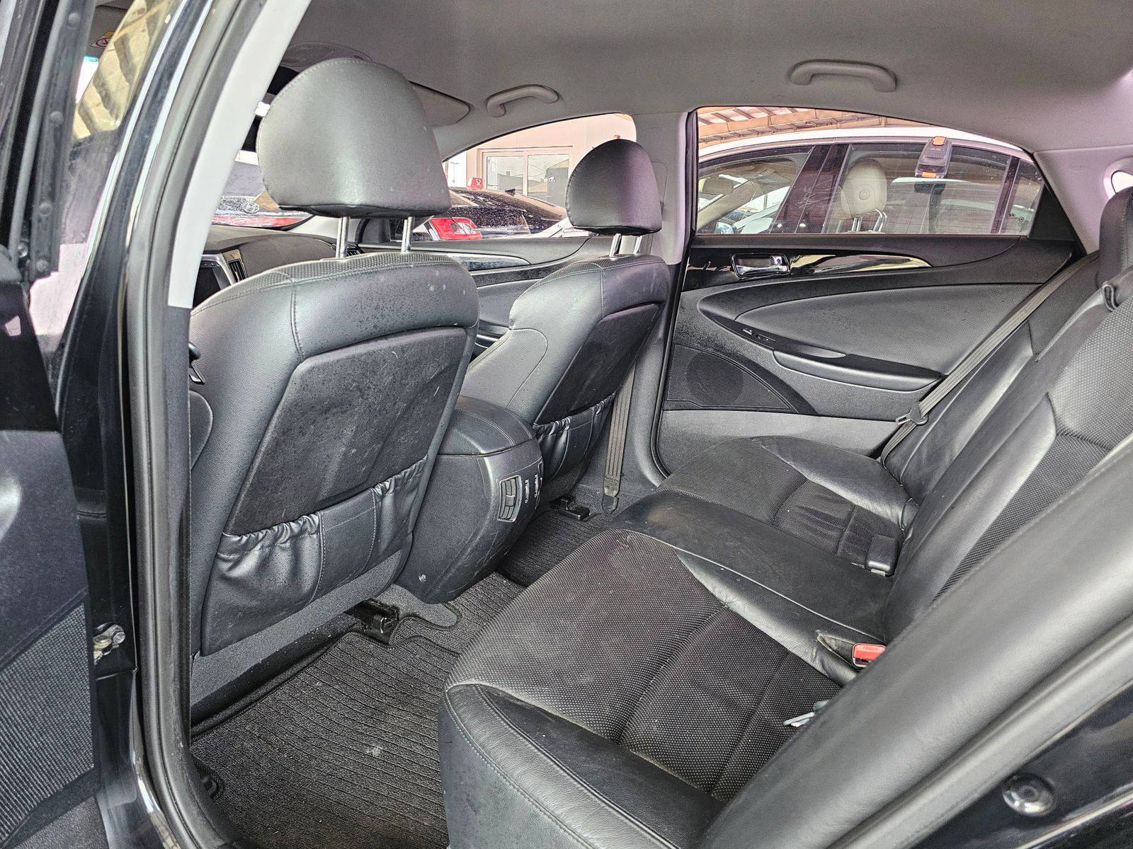 2011 HYUNDAI SONATA — 176588 KM — Lot 275146 — Souq - Marhaba Auctions Used Cars - Image 6