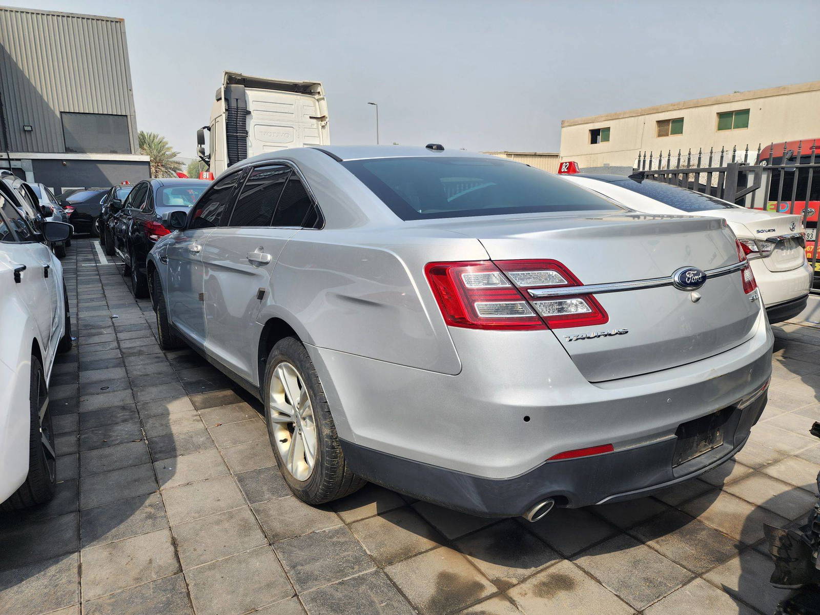 2013 FORD TAURUS — 207745 KM — Lot 135420 — Al Quoz - Marhaba Auctions Used Cars - Image 3