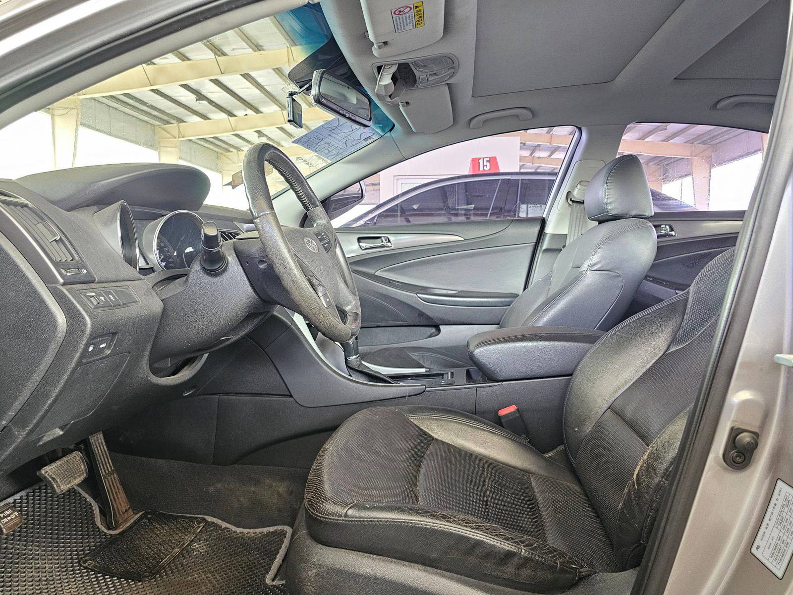 2012 HYUNDAI SONATA — 168029 KM — Lot 044600 — Souq - Marhaba Auctions Used Cars - Image 9