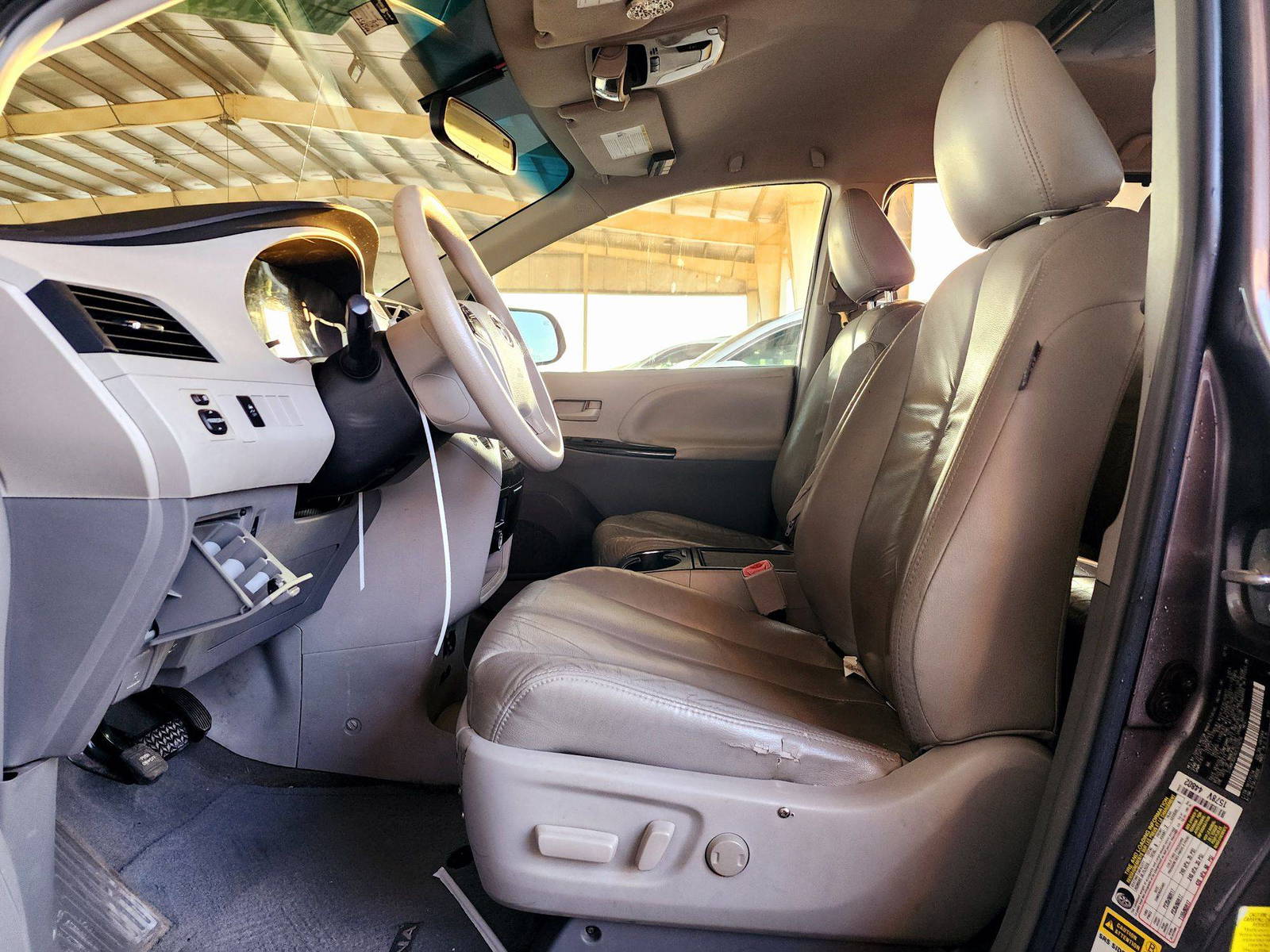 2013 TOYOTA SIENNA — 256544 Miles — Lot C9DS324656 — Souq - Marhaba Auctions Used Cars - Image 9