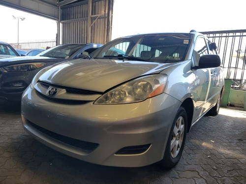 2006 TOYOTA SIENNA at Marhaba Auctions
