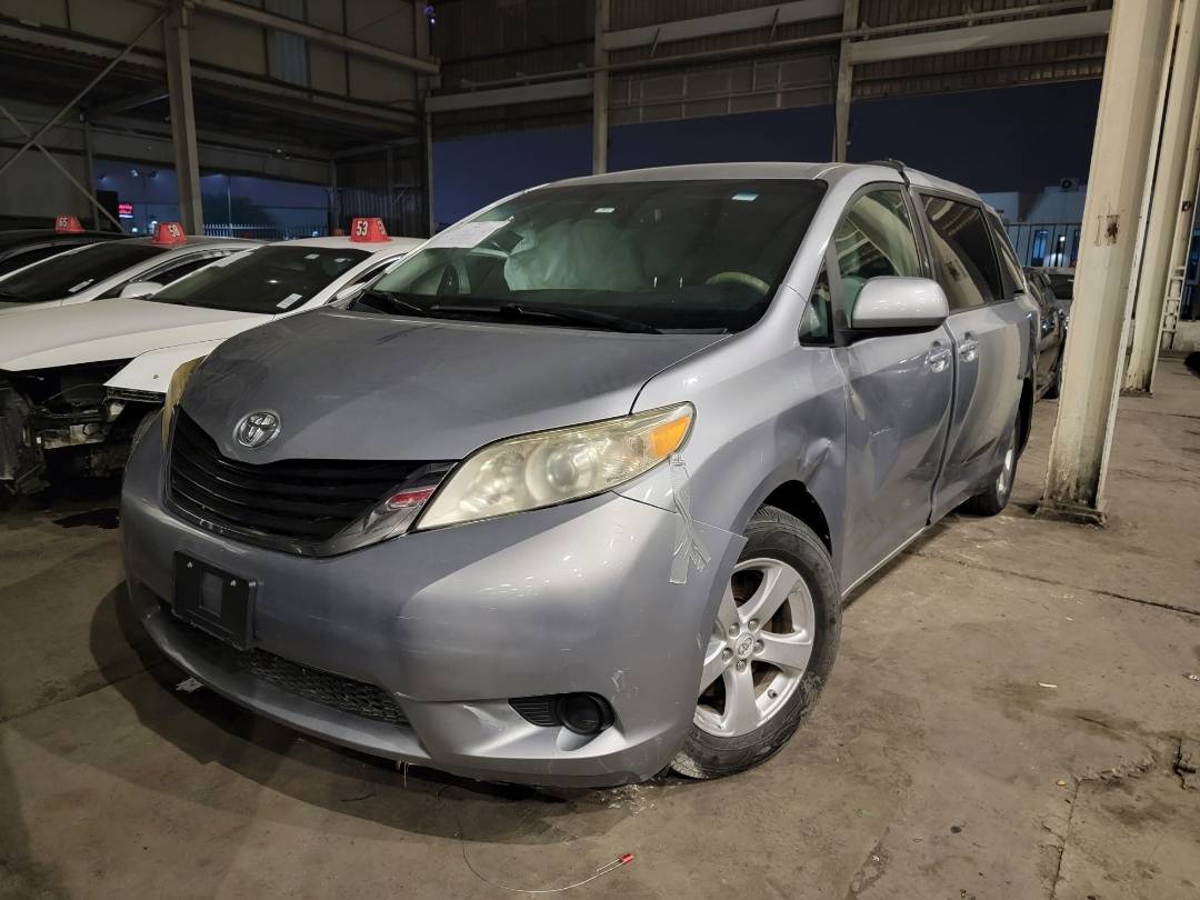 2011 TOYOTA SIENNA — 224086 Miles — Lot BS092885 — Souq - Marhaba Auctions Used Cars - Image 4