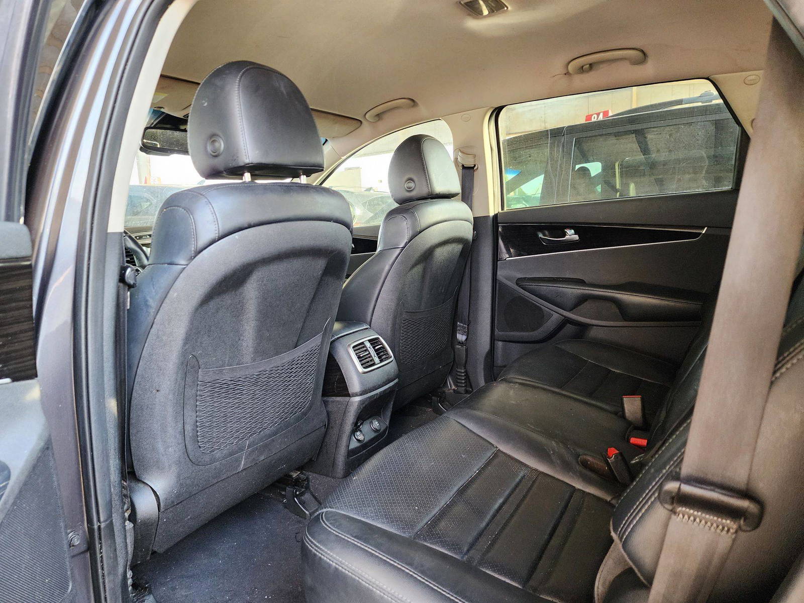 2019 KIA SORENTO — 117268 Miles — Lot 34711 — Souq - Marhaba Auctions Used Cars - Image 6
