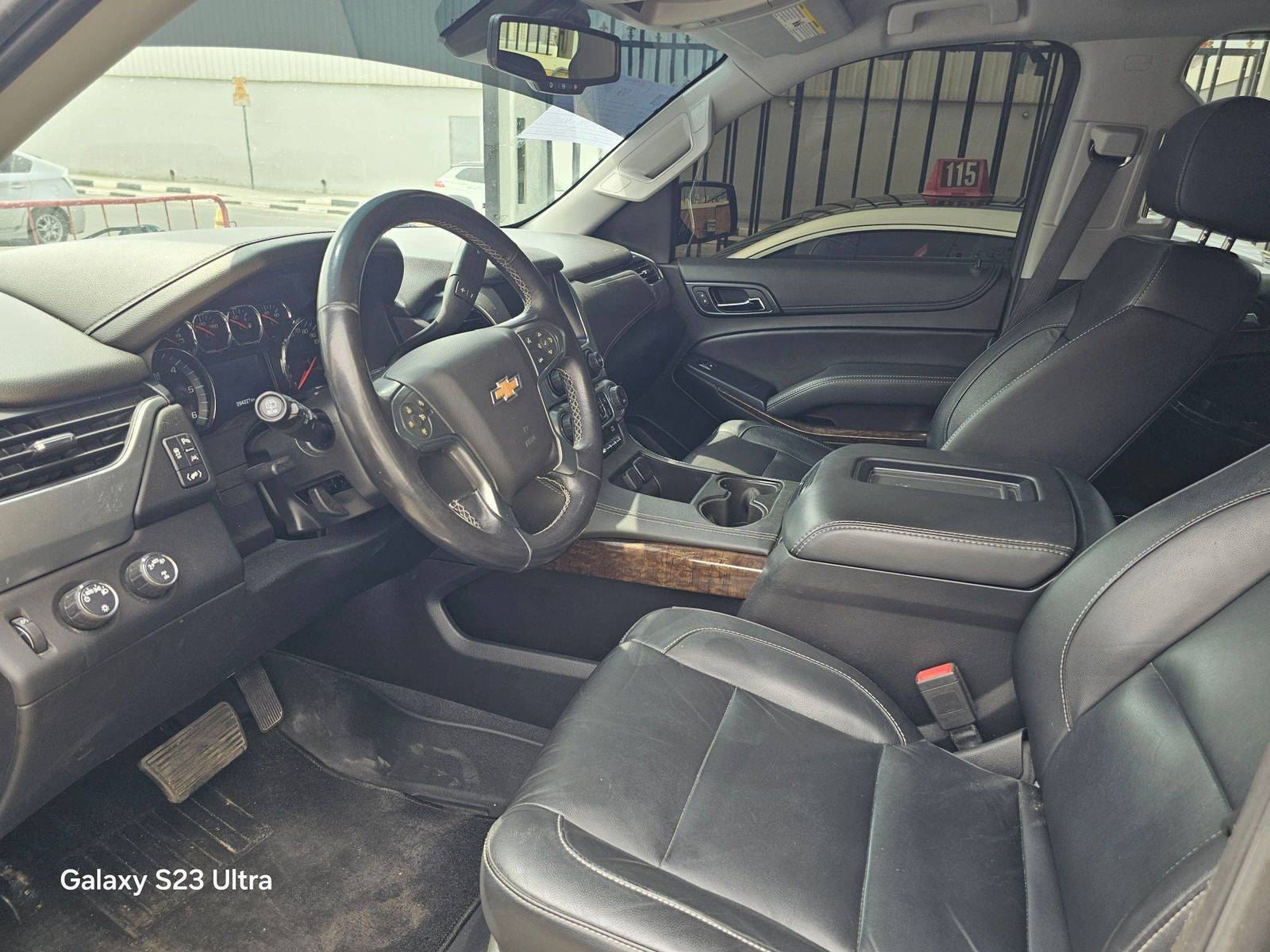 2020 CHEVROLET SUBURBAN — 299227 KM — Lot 1LR302557 — Main - Marhaba Auctions Used Cars - Image 8