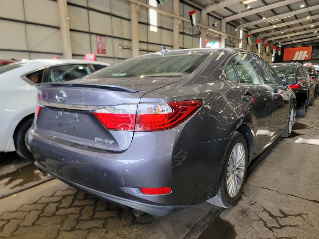 2013 LEXUS ES 350 — 132967 Miles — Lot D2037087 — Souq - Marhaba Auctions Used Cars - Image 3