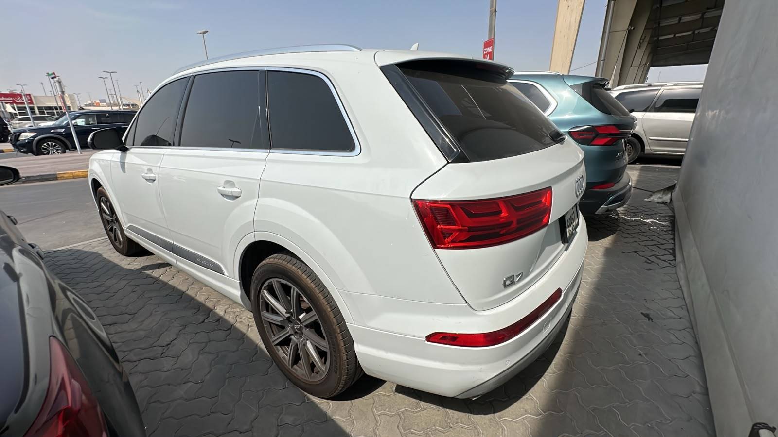 2017 AUDI Q7 — 273485 KM — Lot 72HD033570 — Souq - Marhaba Auctions Used Cars - Image 5