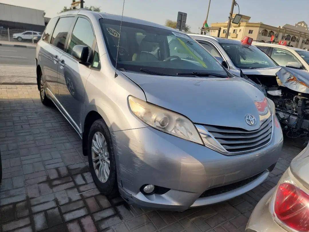 TOYOTA SIENNA